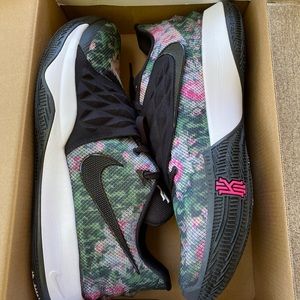 Kyrie Low BRAND NEW Men’s Nike Basketball Shoes